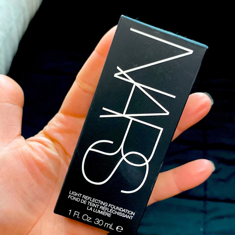 NARS light reflecting foundation in STROMBOLI